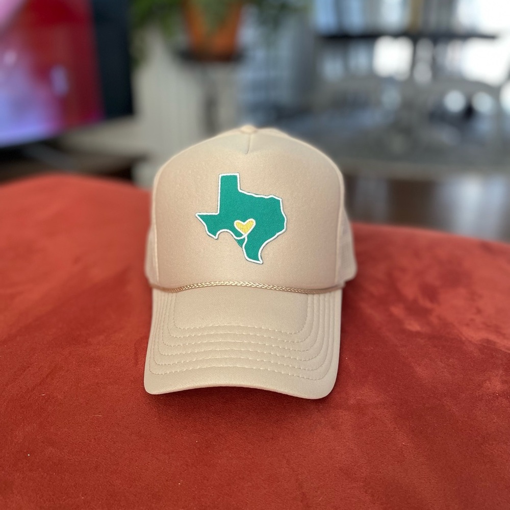 Kendra Scott Beige Cap with Texas Heart Design